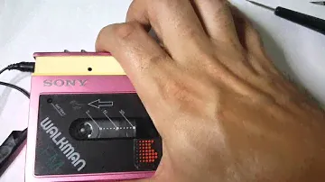 Sony Walkman WM-F20 Portable Cassette Player RARE PINK metal Great belt clip